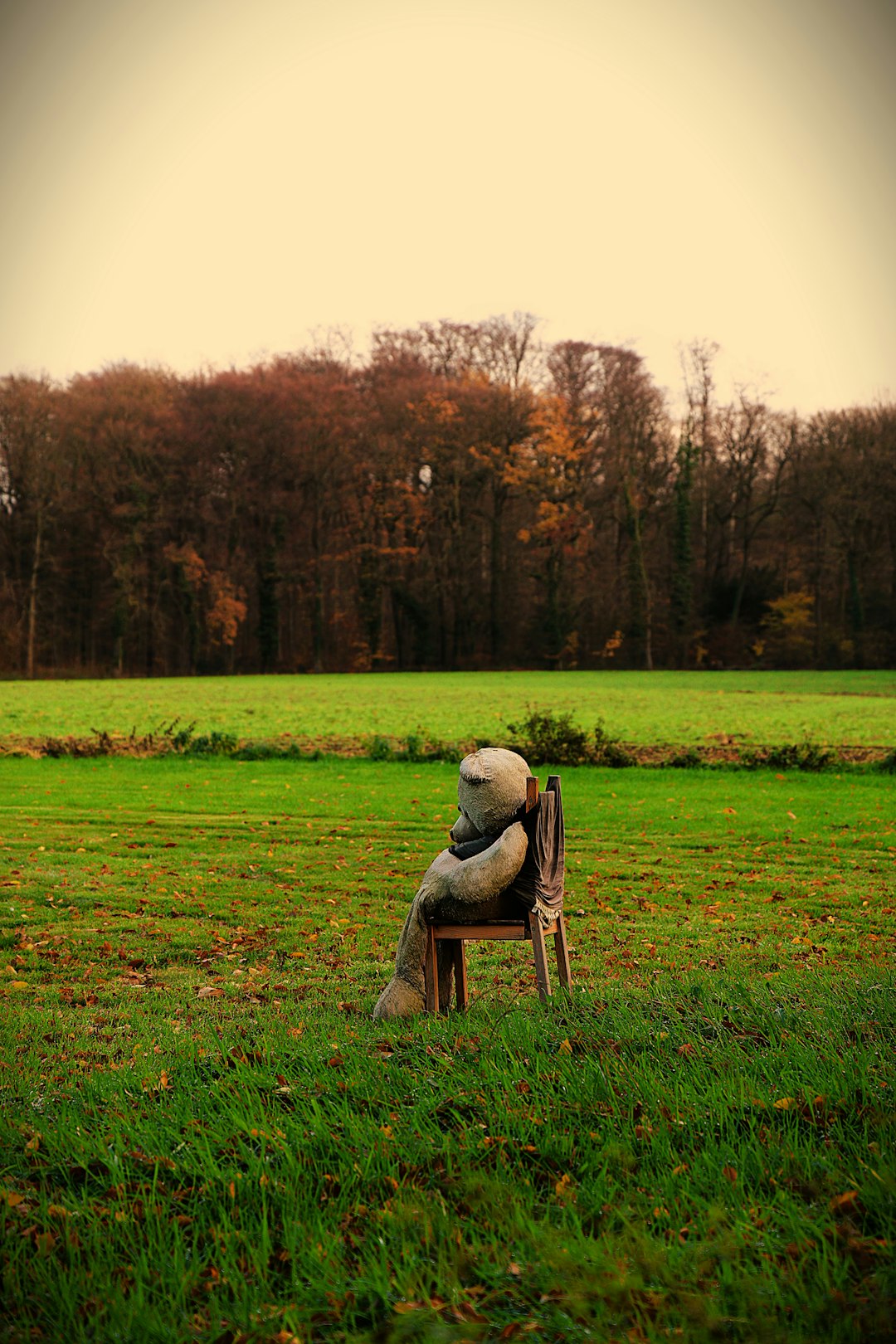 Femme isolée face à la négligence de son partenaire
