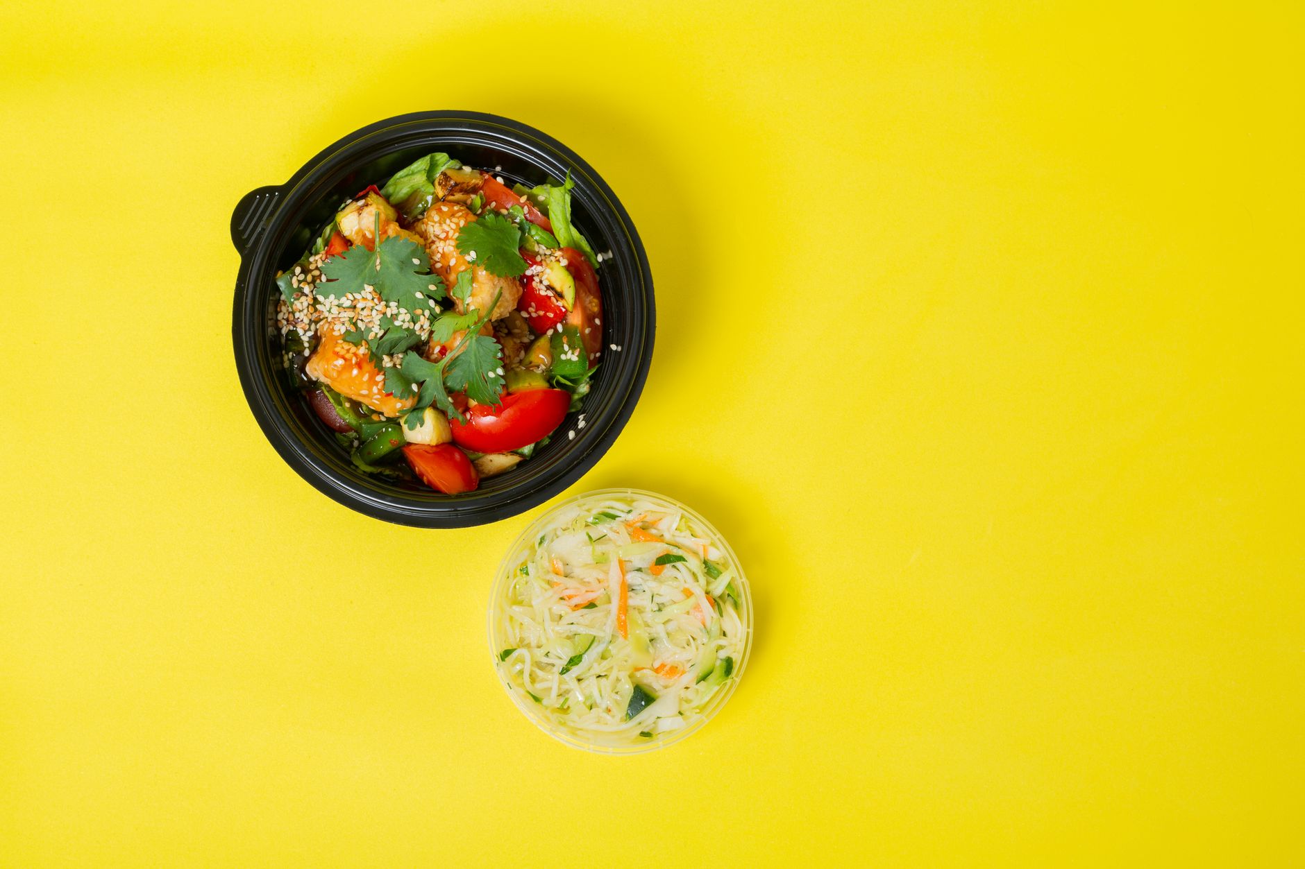 Bol de salade colorée riche en légumes