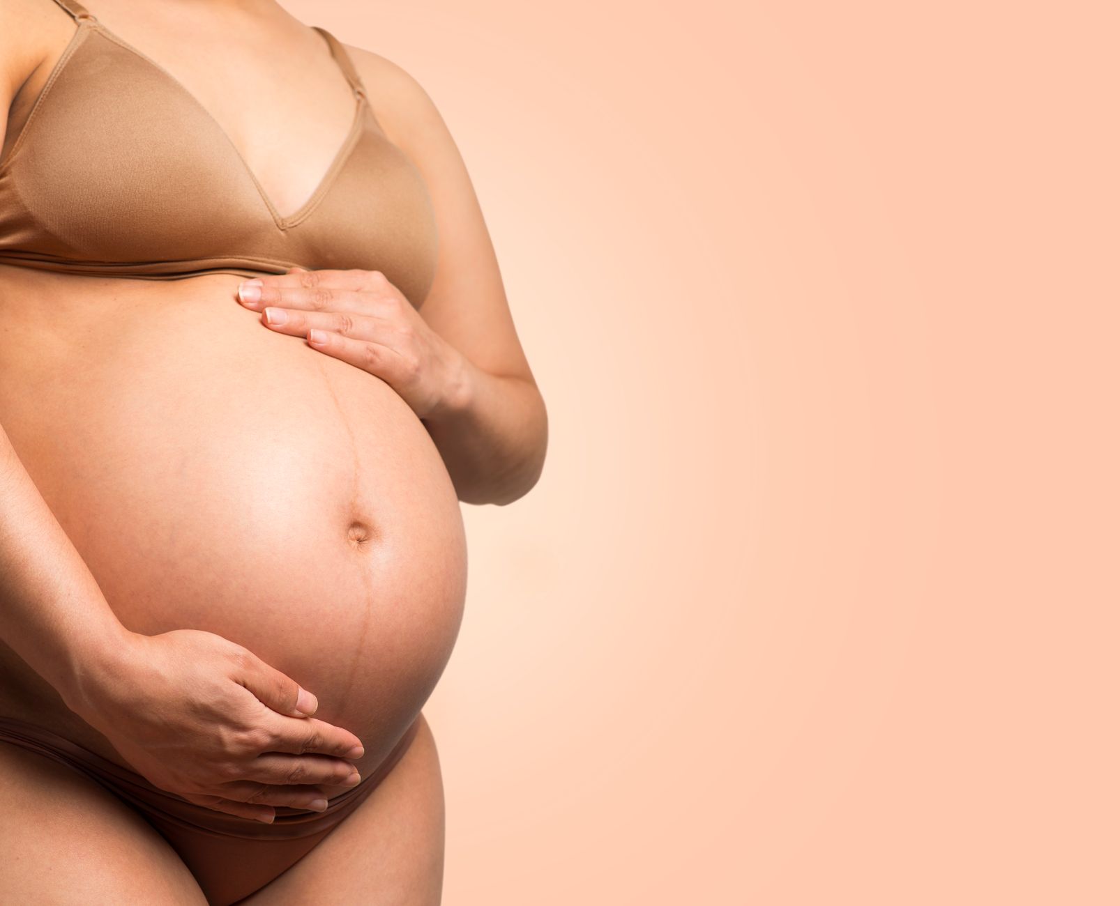 Grossesse en fin de terme, ventre rond