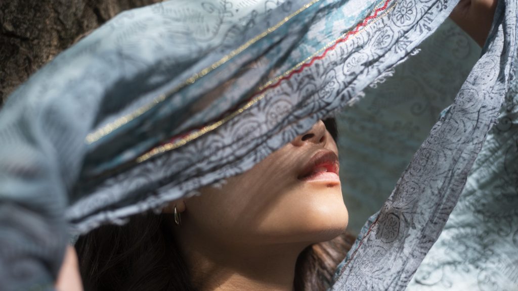 Comment reconnaître un véritable foulard blockprint artisanal indien ?