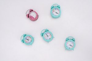 Réveils marquant les heures d'un jeûne intermittent