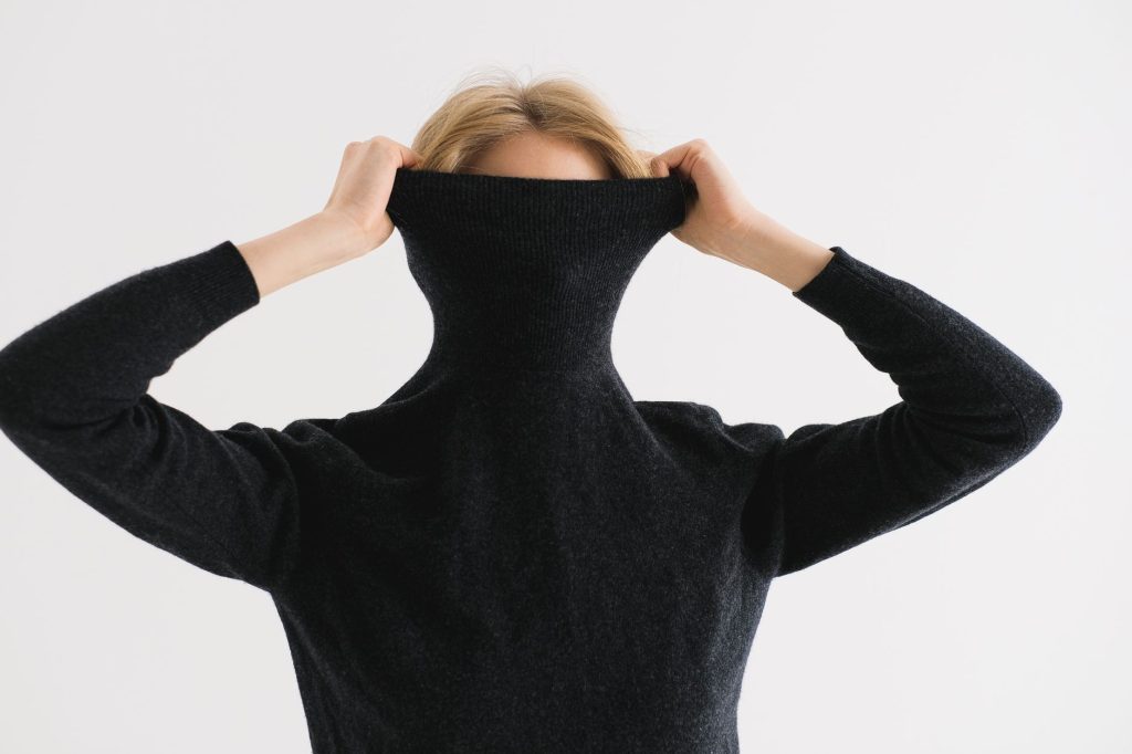 Pull en cachemire plie avec soin